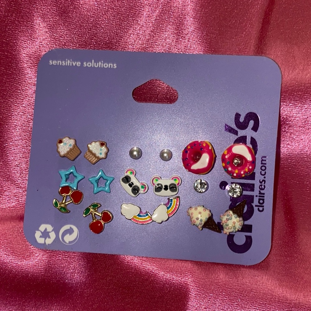 9 pairs of earrings